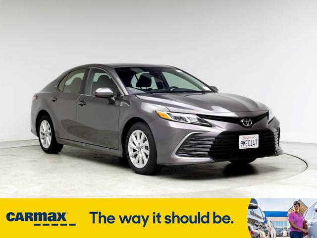 2024 toyota camry le