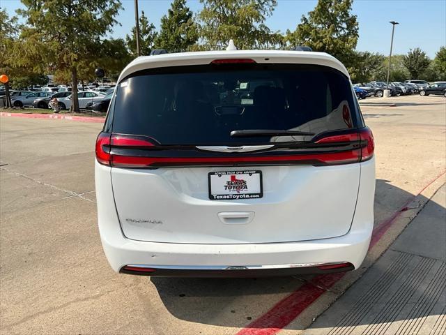 2022 chrysler pacifica touring l