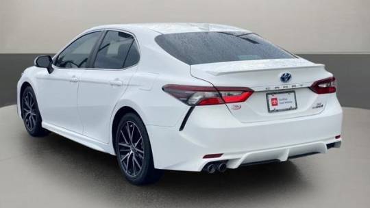 2022 toyota camry hybrid se