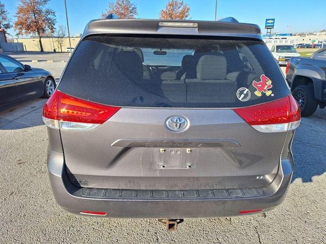 2014 toyota sienna le