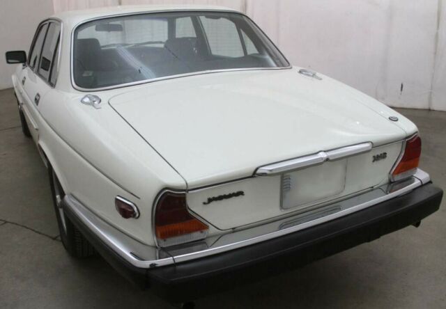 1983 jaguar xj6 vanden plas edition cream with cream interior ready to restore!!