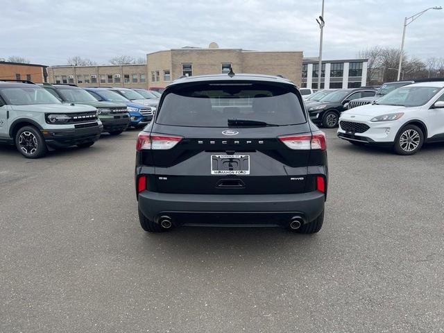 2022 ford escape se