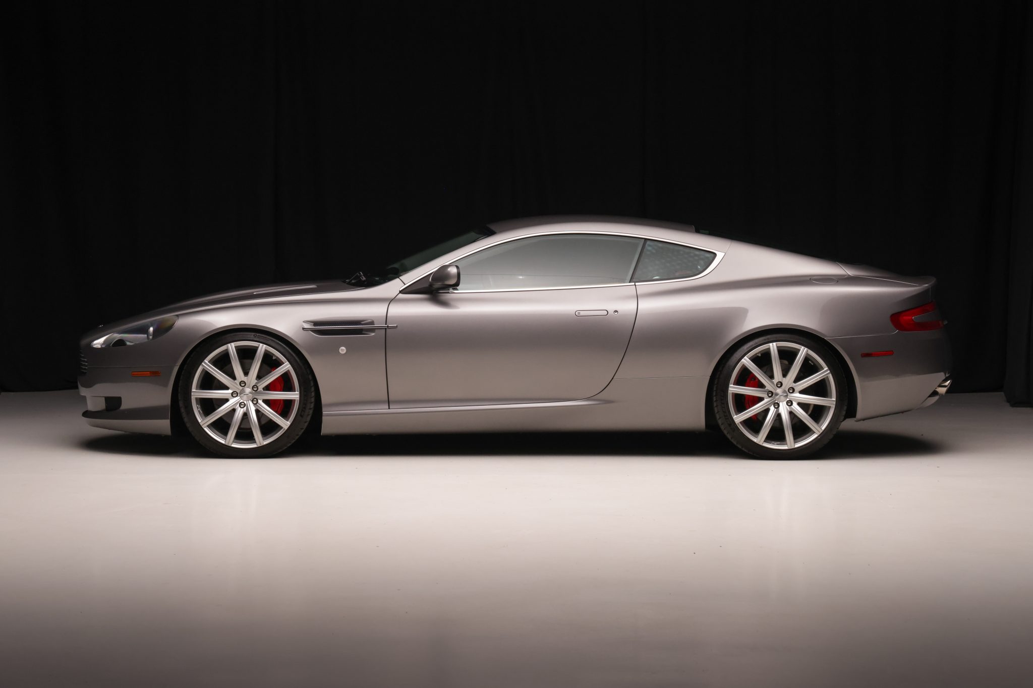 2005 aston martin db9