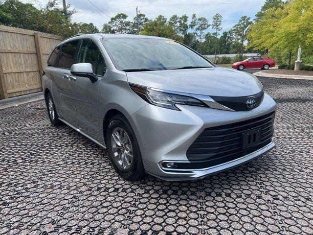 2022 toyota sienna xle 8 passenger