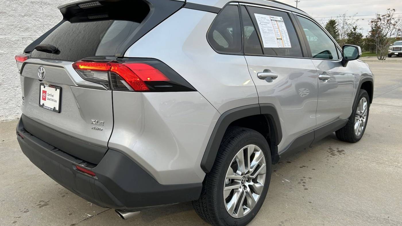 2023 toyota rav4 xle premium