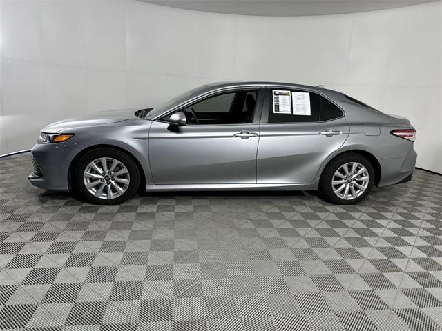 2019 toyota camry le