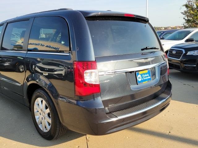 2013 chrysler town & country touring