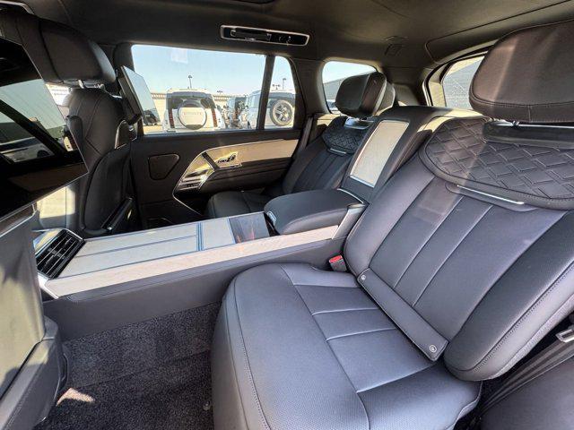 2024 land rover range rover p615 sv
