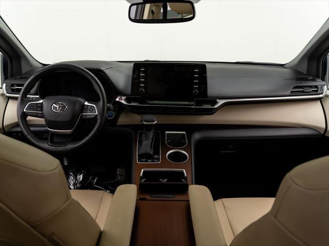 2024 toyota sienna xle 8 passenger