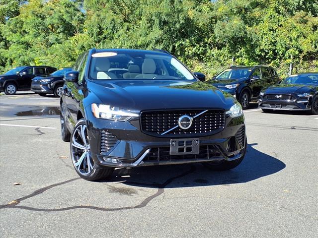 2023 volvo xc60 b5 ultimate dark theme