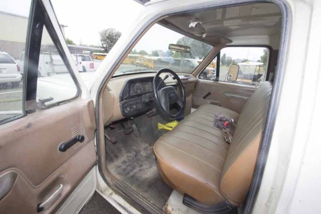 1989 ford f350 flatbed w dual rear tires 141k, 9' bed