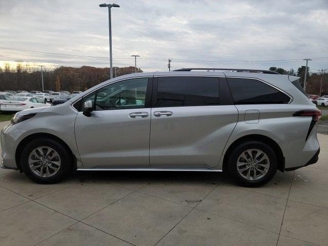 2022 toyota sienna le