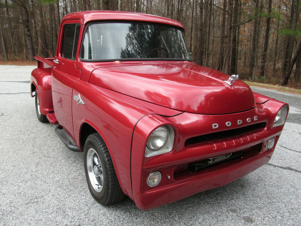 beautiful driver, rust free, 360 v8, automatic, new paint and wheels! watchvideo