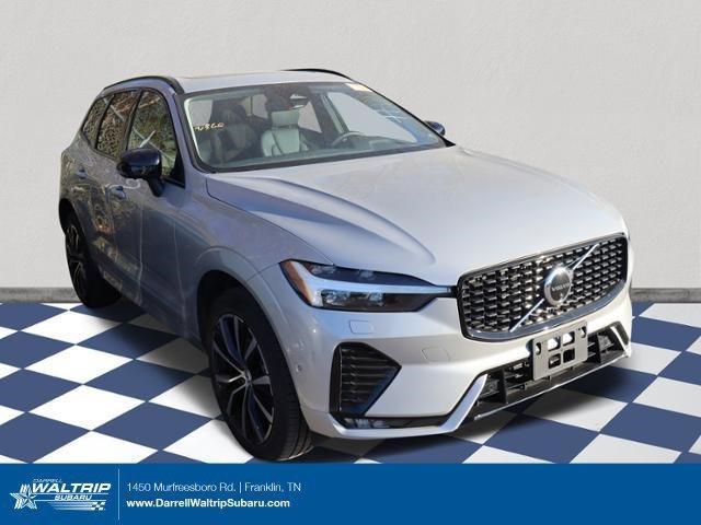 2024 volvo xc60 b5 plus dark theme