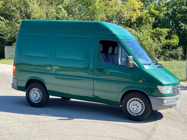 1996 om602.980 inline 5 turbo diesel motor, 5 speed trans, 118 inch wheelbase