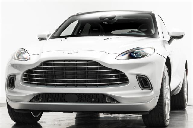 2022 aston martin dbx