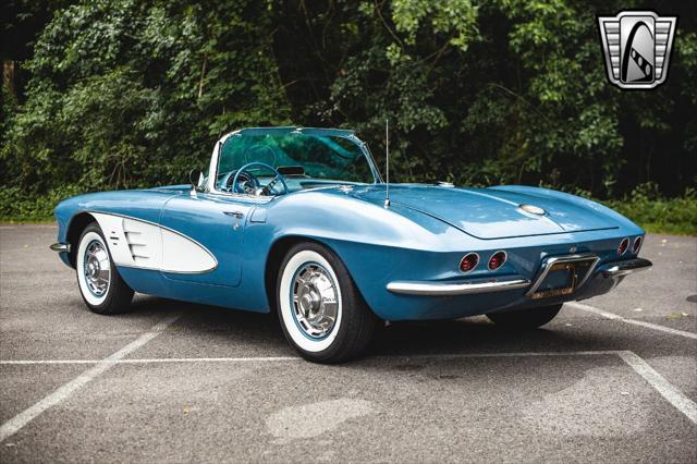 1961 chevrolet corvette base