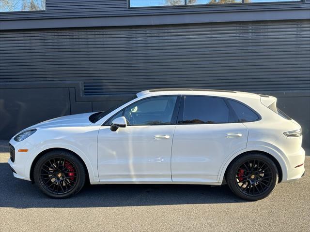 2022 porsche cayenne gts