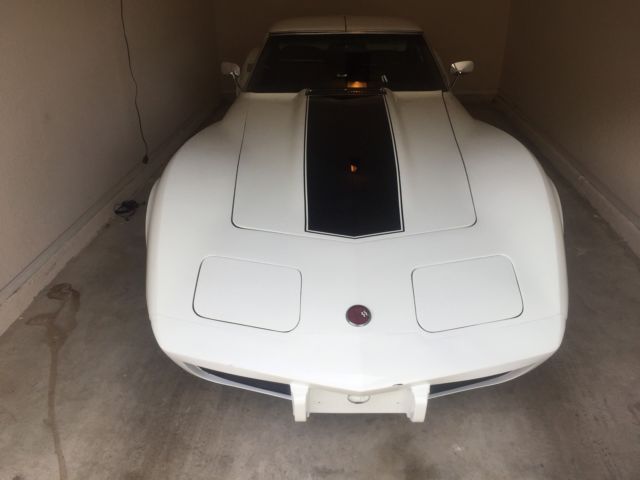 1975 classic white stingray corvette