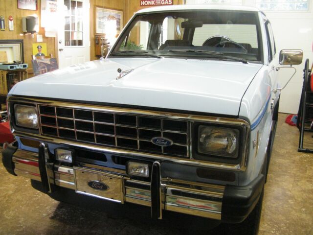 1985 ford bronco xlt original owners manual ,books,records,extra nice