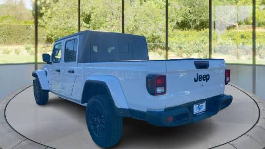 2024 Jeep Gladiator