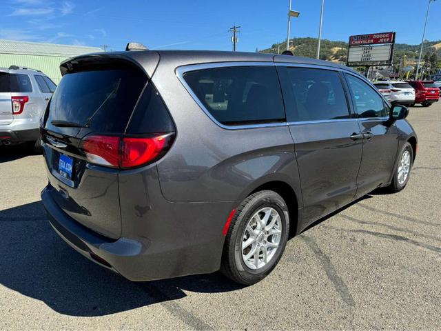 2022 chrysler voyager lx