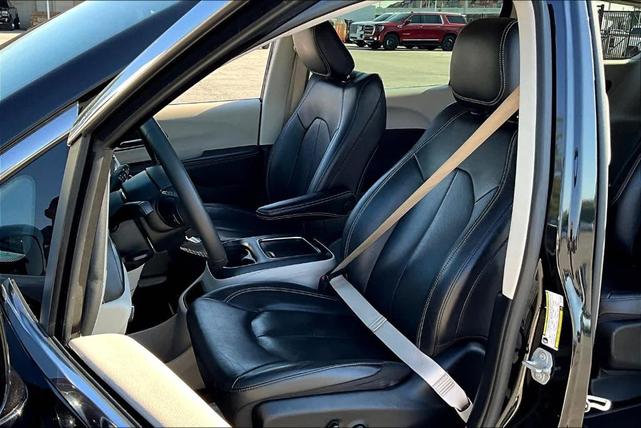 2022 chrysler pacifica hybrid touring l