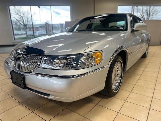 2000 lincoln town car cartier