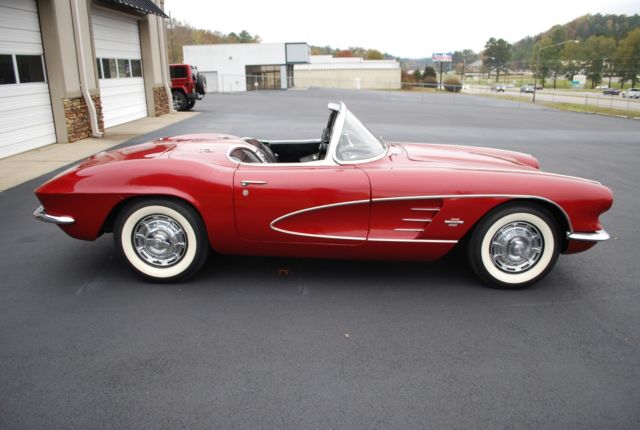 1961 chevrolet corvette convertible with soft top