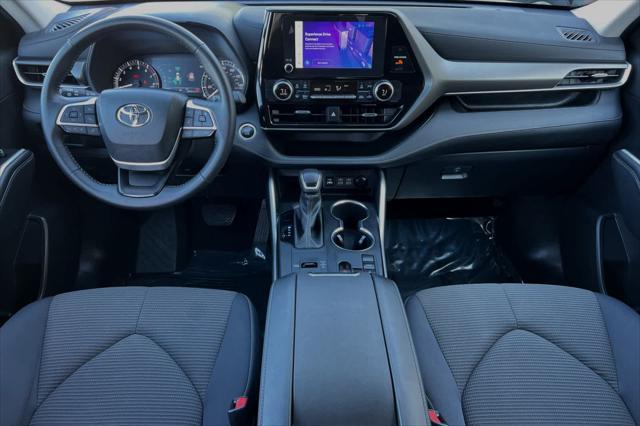 2024 toyota highlander le