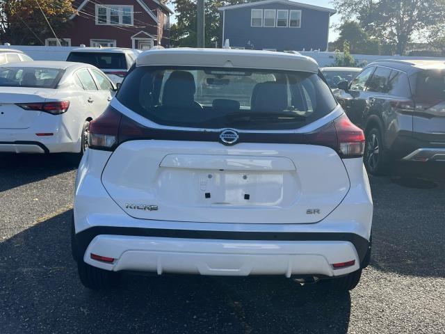 2021 nissan kicks sr