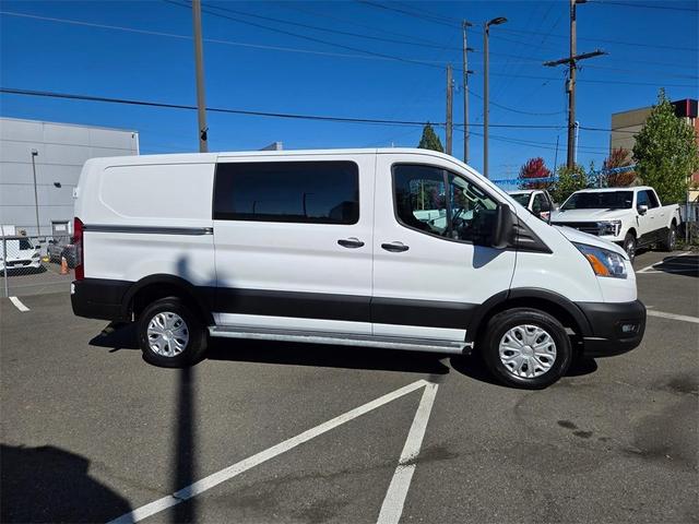 2022 ford transit-250 base