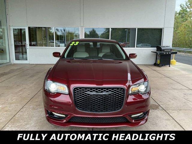 2023 chrysler 300 touring l