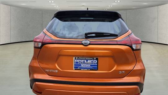 2024 Nissan Kicks sr
