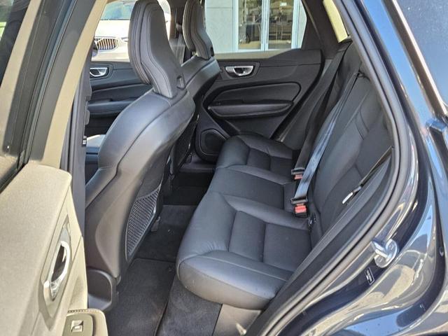 2024 volvo xc60 b5 plus dark theme