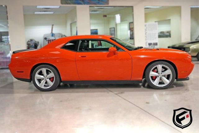 2008 dodge challenger srt8