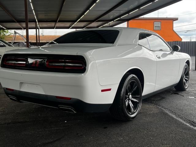 2016 dodge challenger sxt