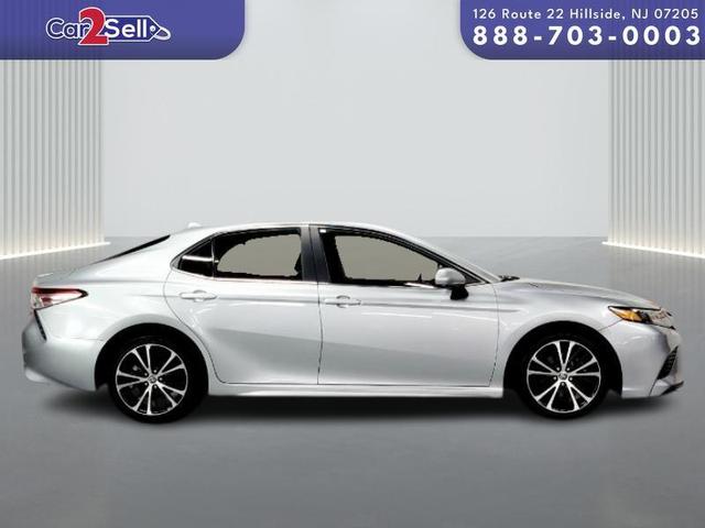 2020 toyota camry se