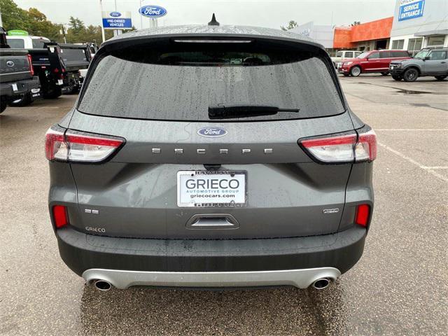 2022 ford escape se
