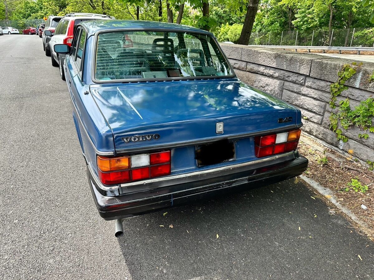 1992 volvo 240 sedan blue base