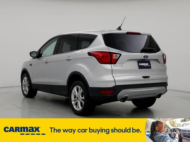 2019 ford escape se