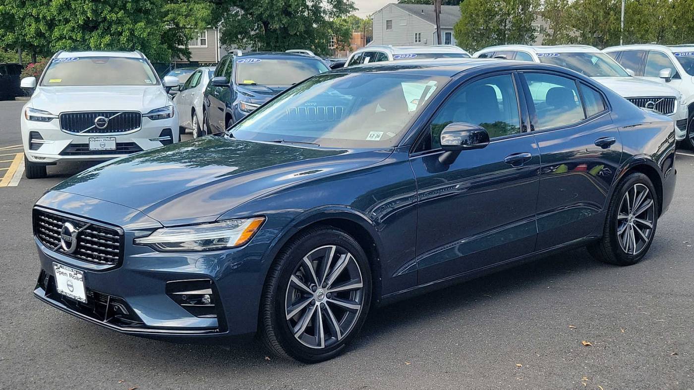 2022 volvo s60 b5 momentum