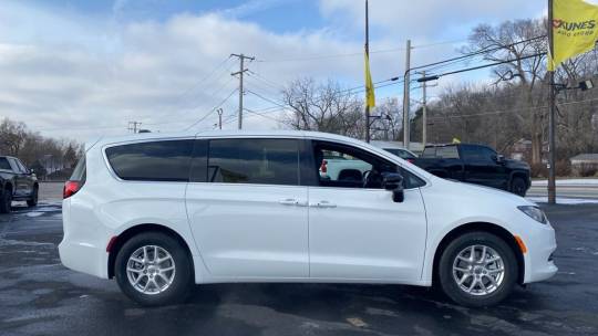 2025 Chrysler Voyager