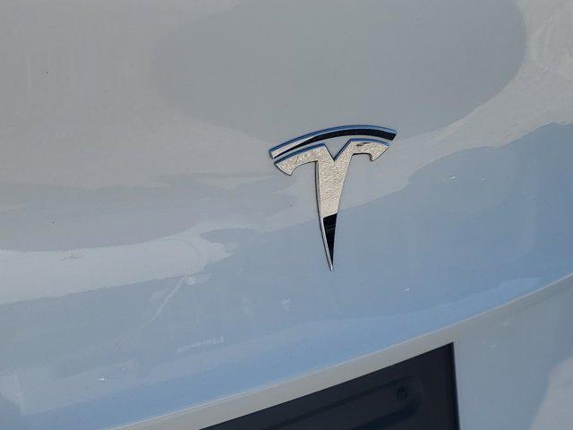 2021 tesla model y standard range rear-wheel drive