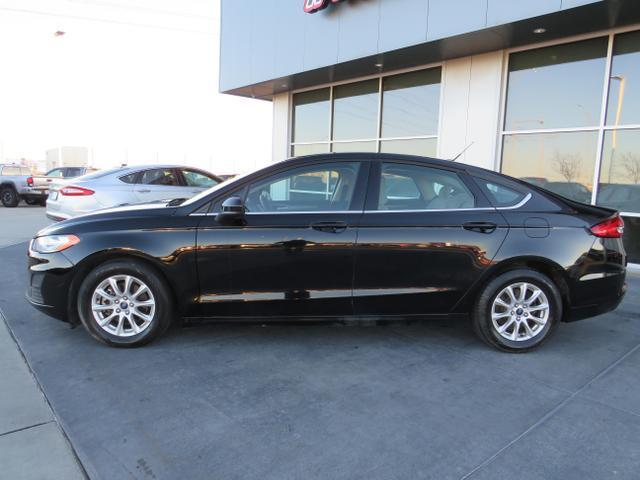 2017 ford fusion se