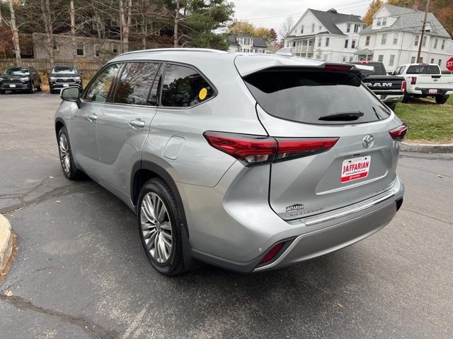 2022 toyota highlander platinum