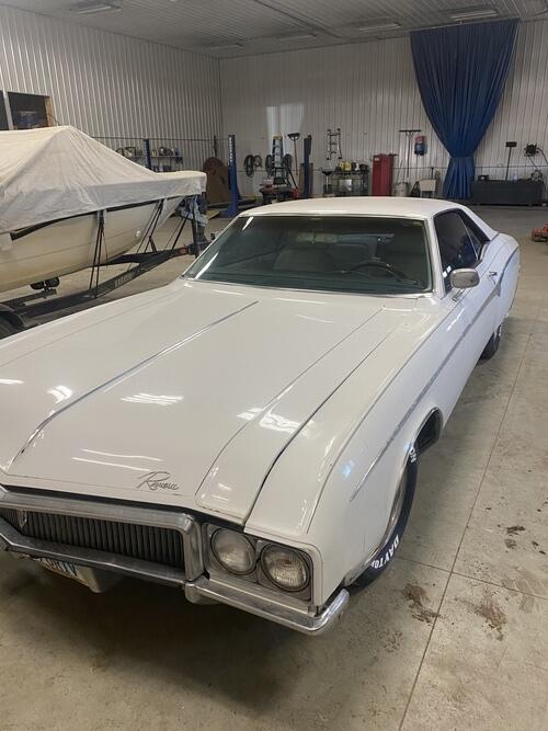 1970 riviera gs. has new 455 motor. little rust. needs body work and some