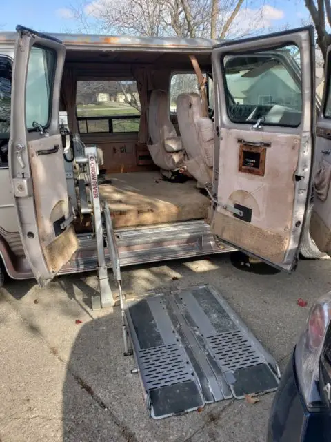 wheel chair lift with accessible drivers seat