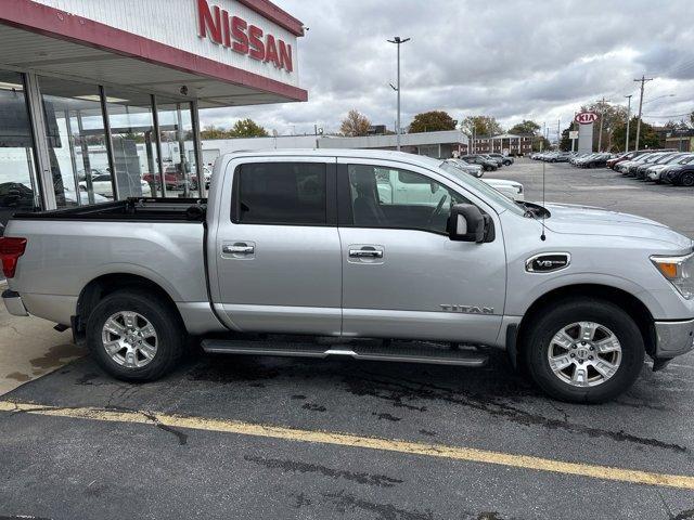 2017 nissan titan sv