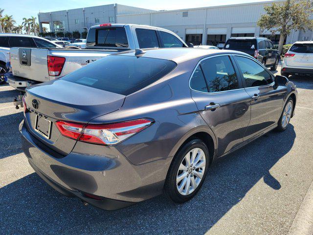 2020 toyota camry le